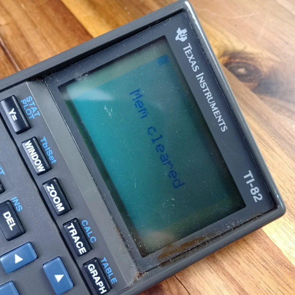 Texas Instruments TI-82 Graphing Calculator With Cover‎ Tested and Working